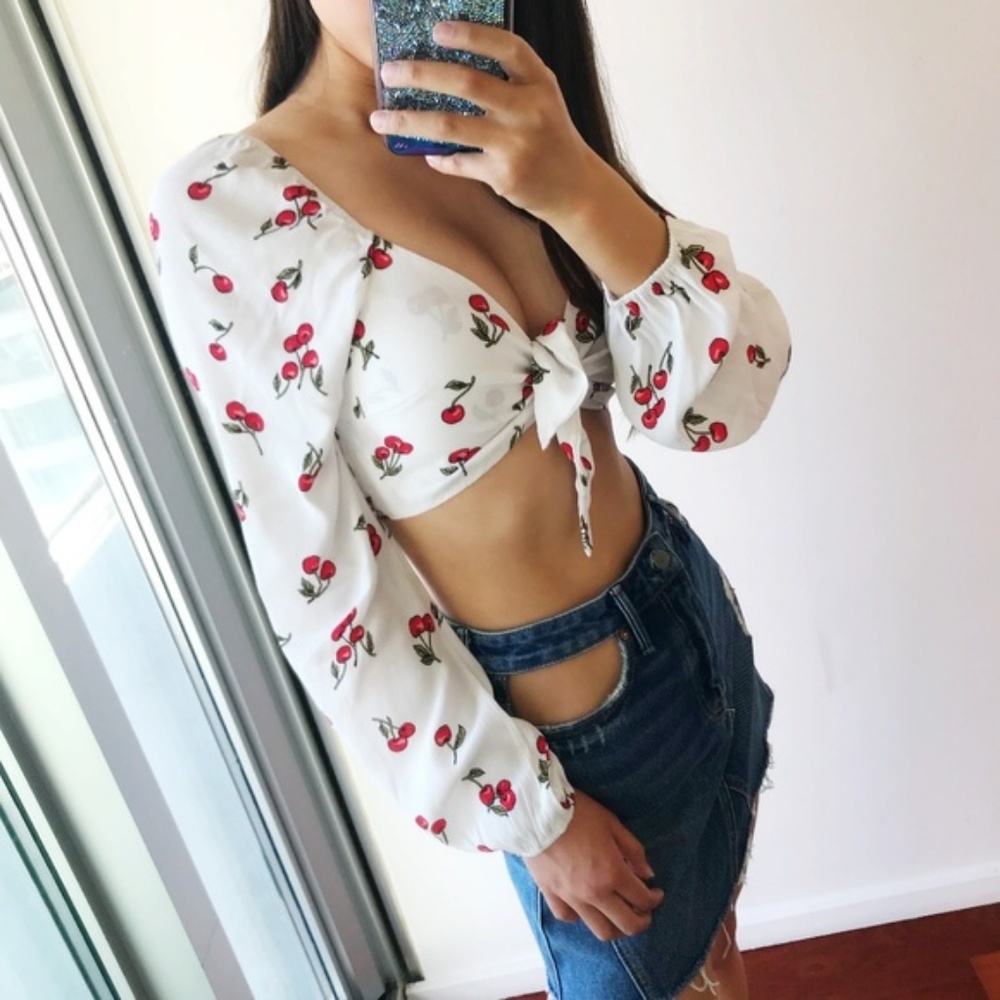 Long Sleeved Cherry Printed Cropped Blouse - Picture 6 of 8